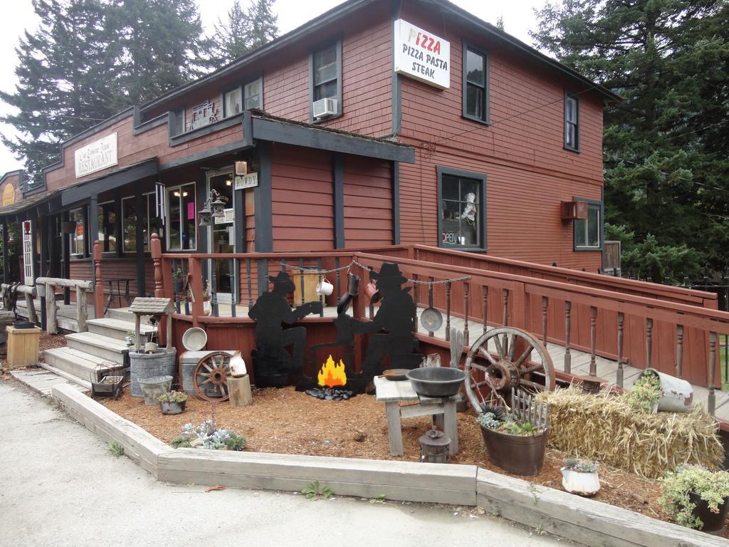 Old Towne Inne Chuckwagon Bar & Grill Inn Boston Bar